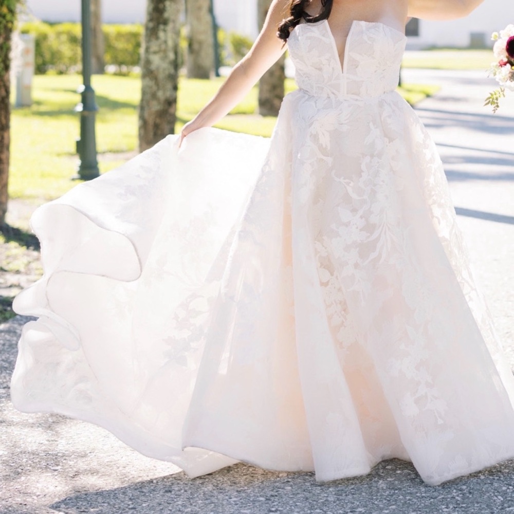 Strapless Floral Applique Ballgown Wedding Dress in Ivory